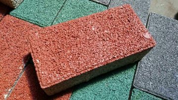 红色陶瓷透水砖